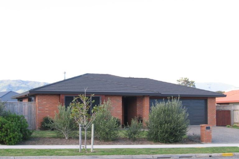 Photo of property in 33 Campion Road, Waikanae Beach, Waikanae, 5036