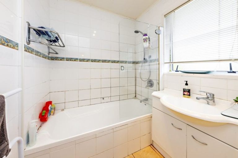 Photo of property in 68 Willis Road, Papakura, 2110