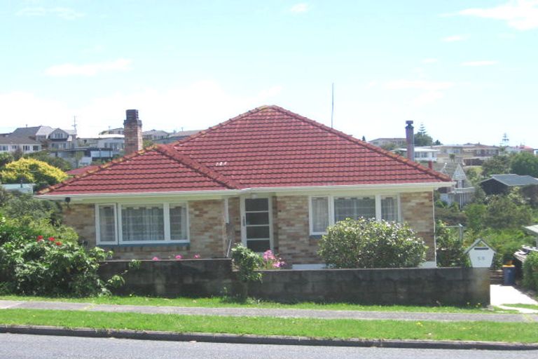 Photo of property in 55 Raleigh Road, Northcote, Auckland, 0627