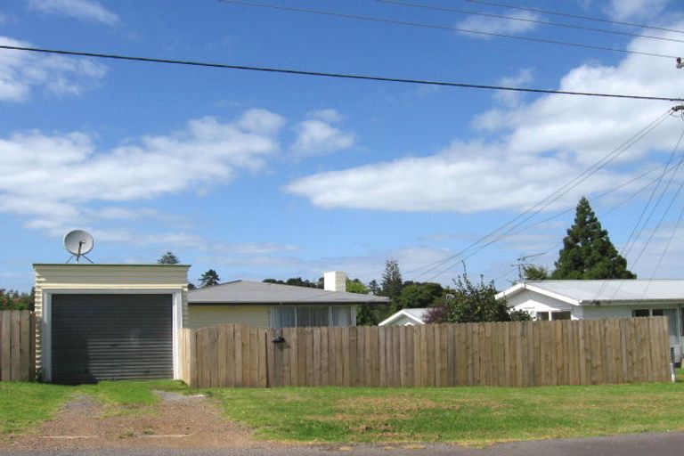 Photo of property in 6 Alison Road, Surfdale, Waiheke Island, 1081