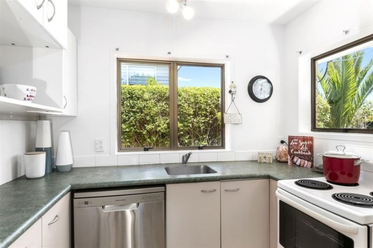 Photo of property in 1/2 Tristram Avenue, Forrest Hill, Auckland, 0620