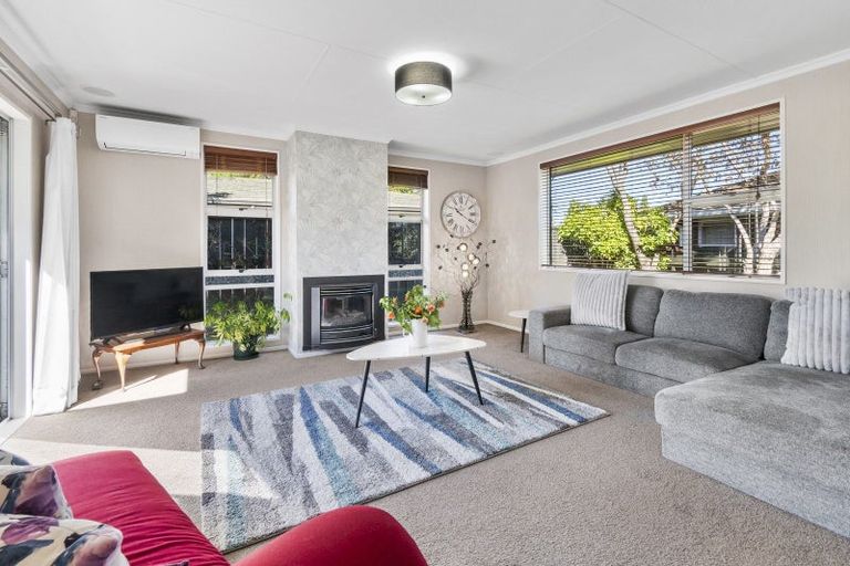 Photo of property in 8a Earl Place, Hokowhitu, Palmerston North, 4410