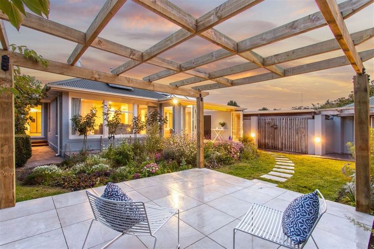 Photo of property in 17 Joyce Crescent, Ilam, Christchurch, 8041