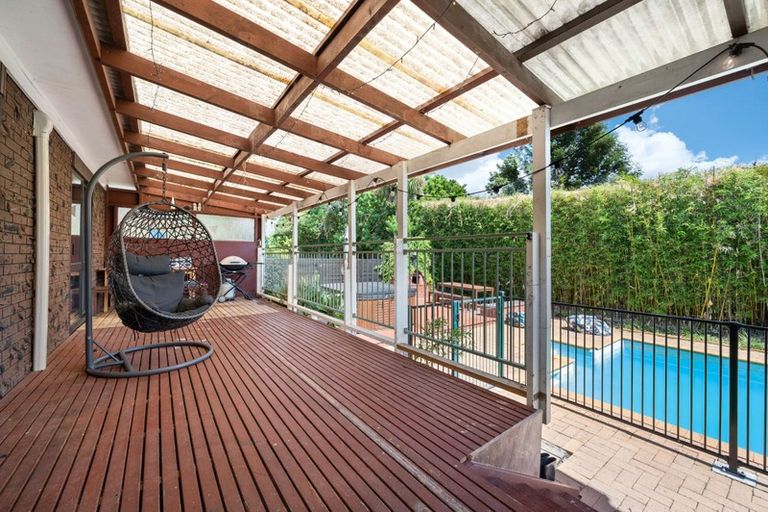 Photo of property in 10 Porter Avenue, Te Atatu South, Auckland, 0610