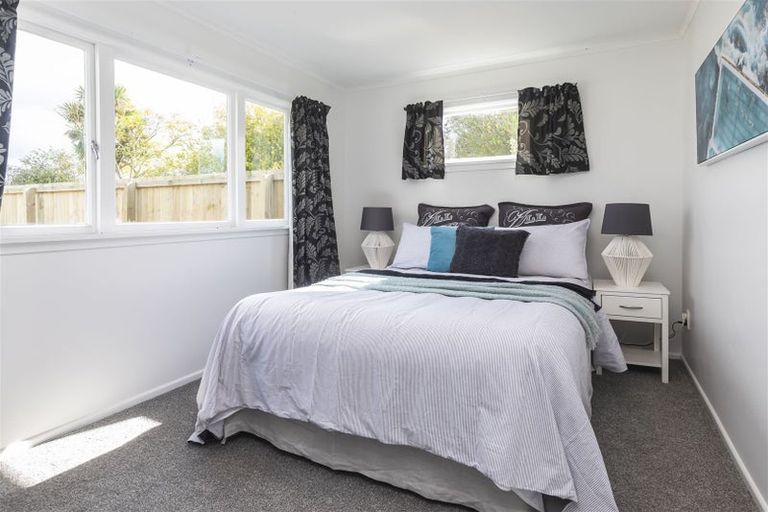 Photo of property in 42 Featherstone Avenue, Kairaki, 7630