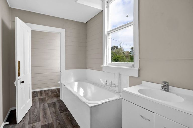 Photo of property in 20 Cambridge Street, Patea, 4520