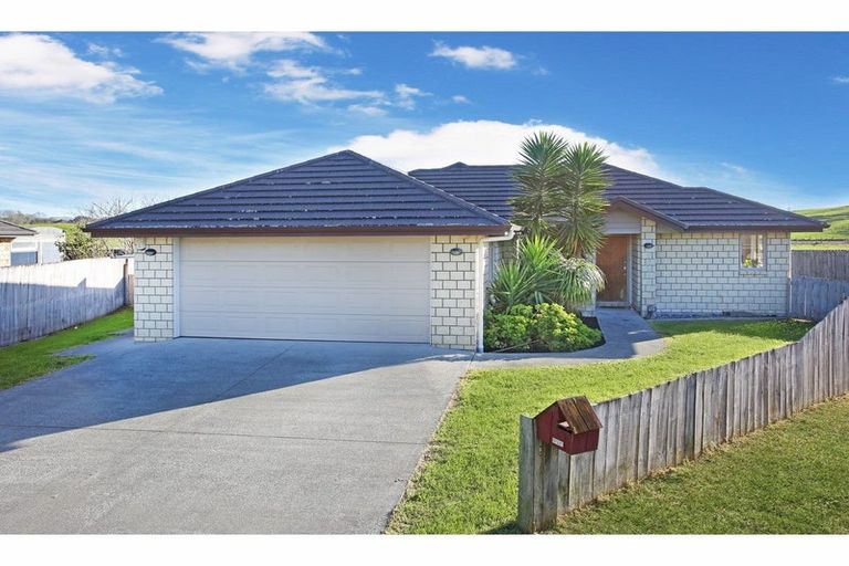 Photo of property in 24 Breaker Grove, Waiuku, 2123