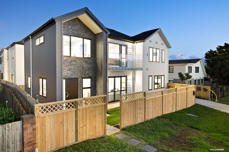 Photo of property in 152a Botany Road, Botany Downs, Auckland, 2010