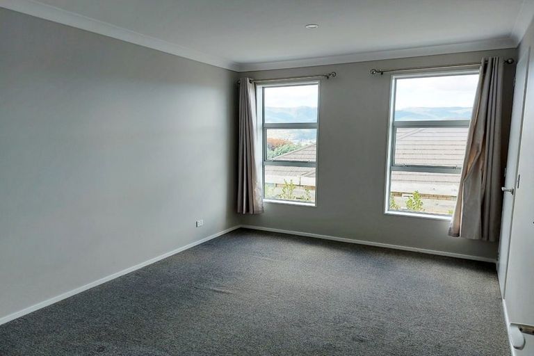 Photo of property in 31 Percy Kinsman Crescent, Riverstone Terraces, Upper Hutt, 5018