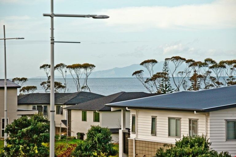 Photo of property in 11 Remuremu Street, Long Bay, Auckland, 0630