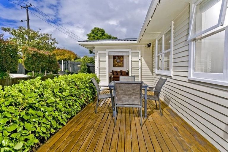 Photo of property in 51 Sycamore Drive, Sunnynook, Auckland, 0620