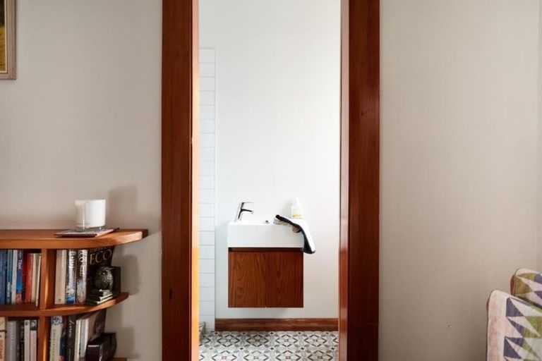 Photo of property in 12 Tamar Street, New Plymouth, 4310