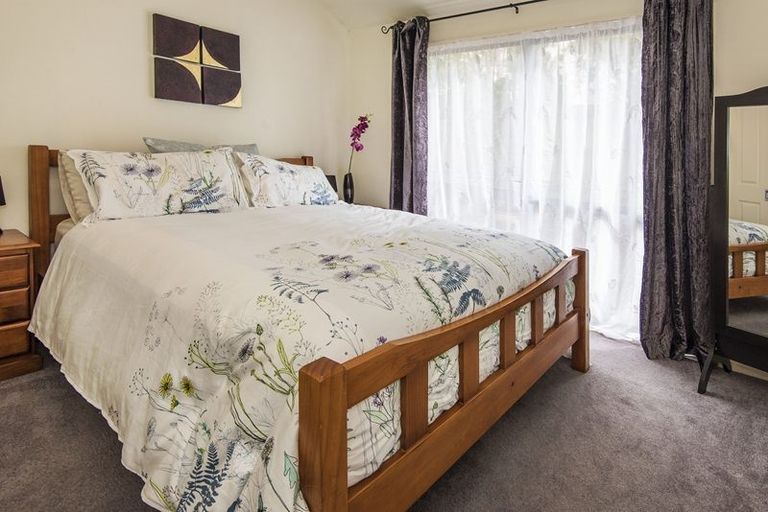 Photo of property in 17 John Jennings Drive, Oteha, Auckland, 0632