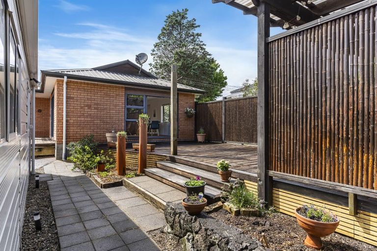 Photo of property in 136 Lynwood Road, New Lynn, Auckland, 0600