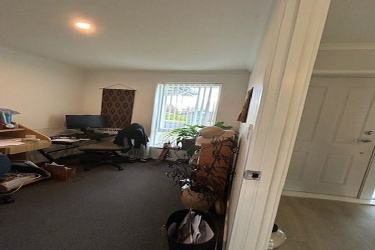 Photo of property in 24 Laly Haddon Place, Matakana, 0985