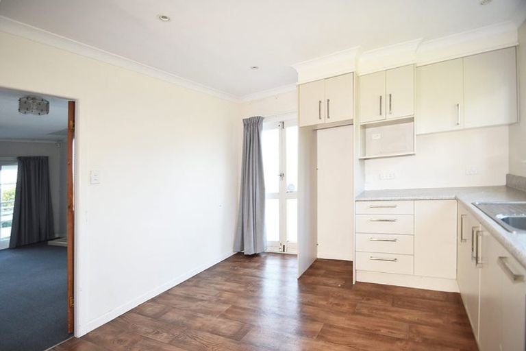 Photo of property in 52 Beaubank Road, Kelston, Auckland, 0602