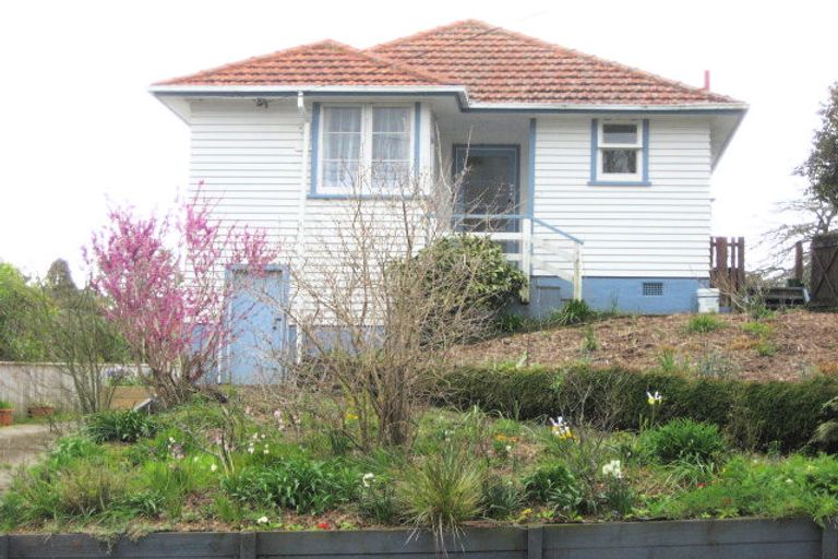 Photo of property in 92 Huatoki Street, Vogeltown, New Plymouth, 4310