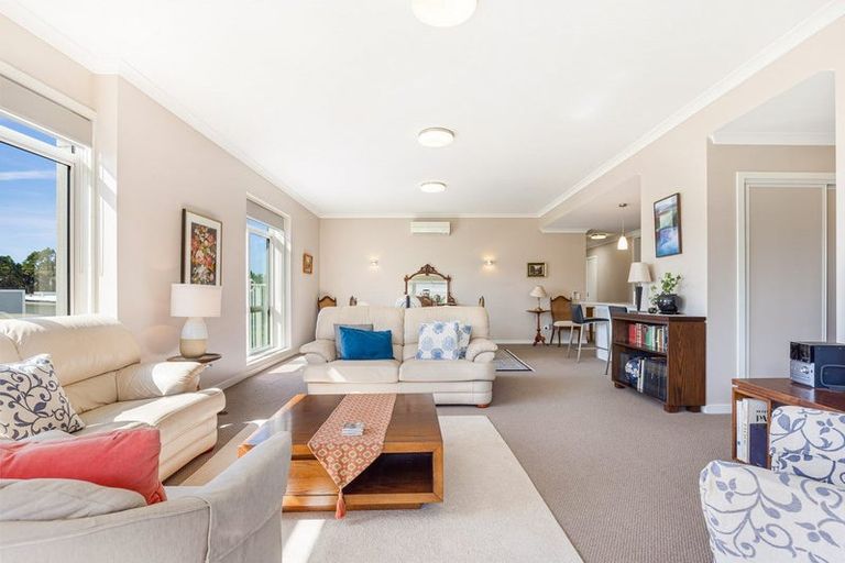 Photo of property in 33 Parkside Drive, Orewa, 0931