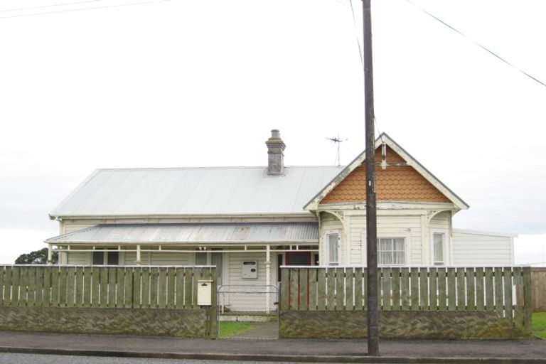 Photo of property in 75 Clemow Road, Fitzroy, New Plymouth, 4312