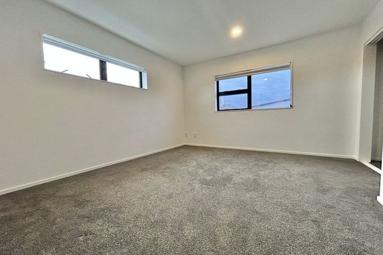 Photo of property in 96e Triangle Road, Massey, Auckland, 0614