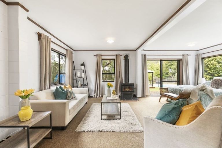 Photo of property in 18 Abbeygate Street, Birkdale, Auckland, 0626