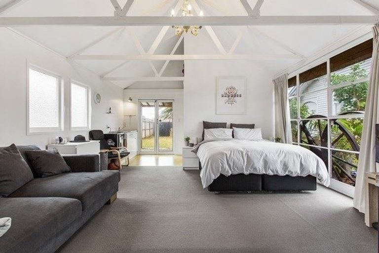 Photo of property in 14 Wallace Road, Mangere Bridge, Auckland, 2022