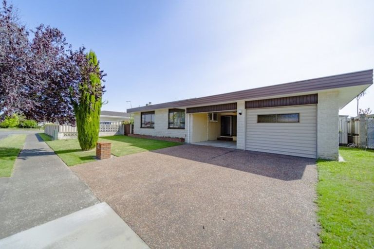 Photo of property in 34 Perry Crescent, Greenmeadows, Napier, 4112