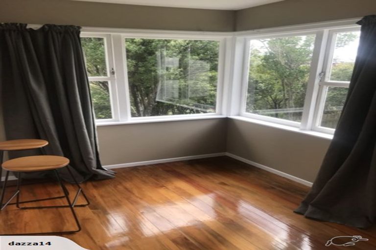 Photo of property in 35 Oswald Crescent, Paparangi, Wellington, 6037