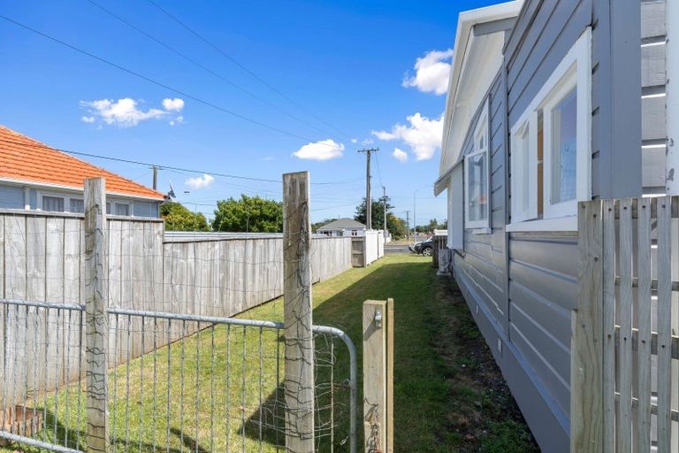 Photo of property in 14 Russell Street, Foxton, 4814