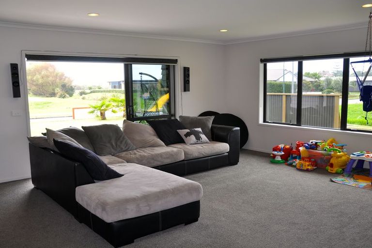 Photo of property in 21 Surfers Avenue, Waihi Beach, 3611