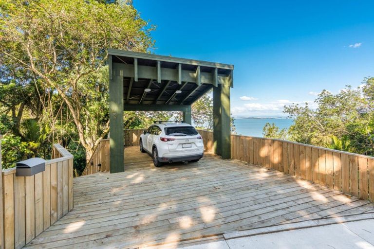Photo of property in 40 Otitori Bay Road, Titirangi, Auckland, 0604