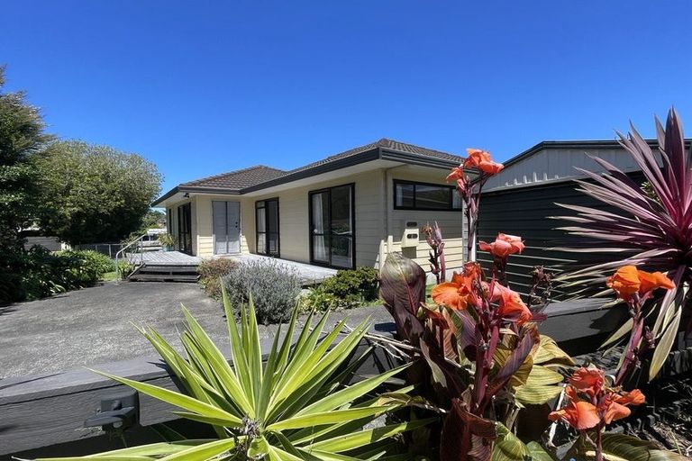 Photo of property in 111b Rosario Crescent, Red Beach, 0932