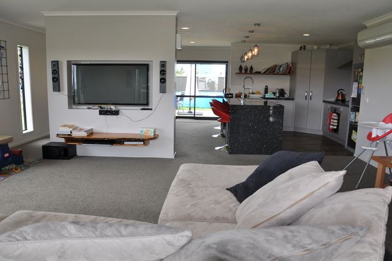 Photo of property in 21 Surfers Avenue, Waihi Beach, 3611