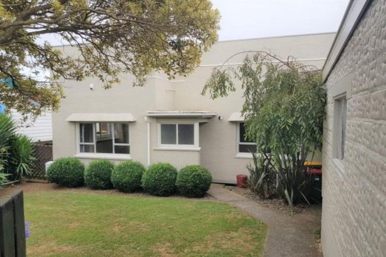 Photo of property in 28 Bulteel Street, New Plymouth, 4310