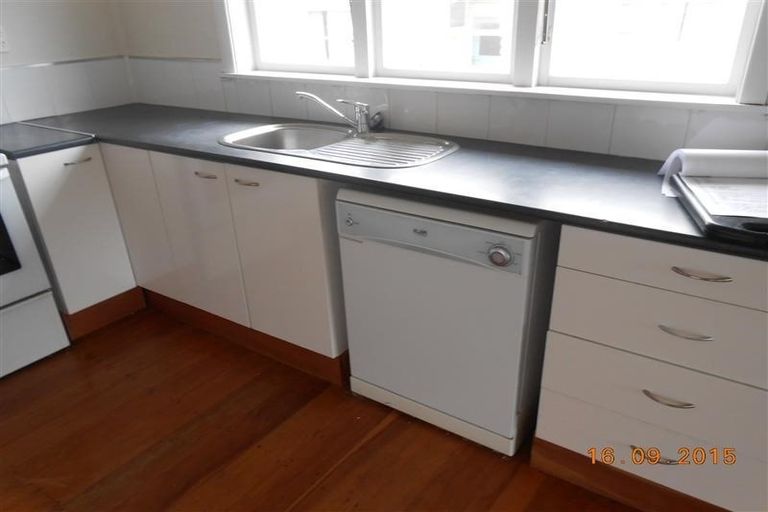 Photo of property in 26 Robert Street, Newlands, Wellington, 6037