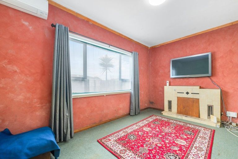 Photo of property in 2 Hobson Place, Takaro, Palmerston North, 4412
