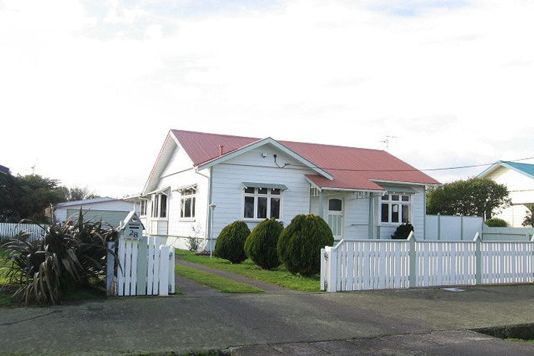 Photo of property in 28 Wellington Street, Feilding, 4702