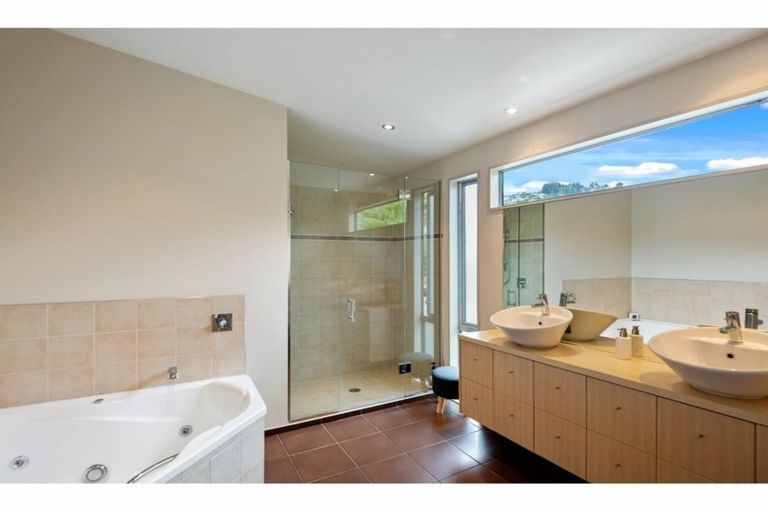 Photo of property in 5 Emerald Lane, Cashmere, Christchurch, 8022