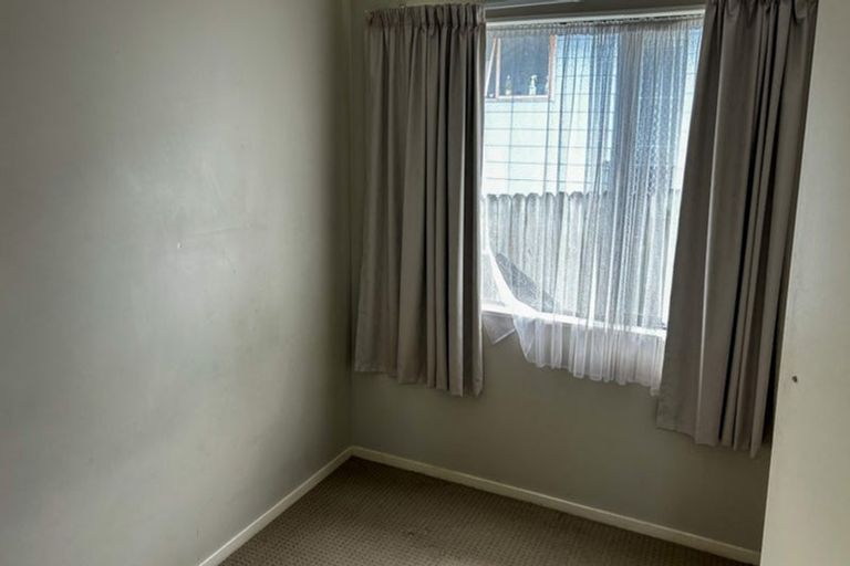 Photo of property in 16 Kelman Road, Kelston, Auckland, 0602