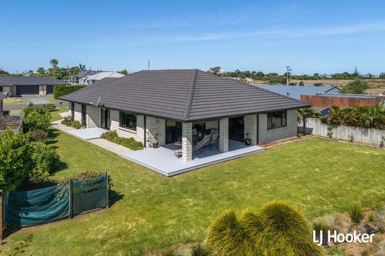 Photo of property in 11 Reel Road, Athenree, Waihi Beach, 3611