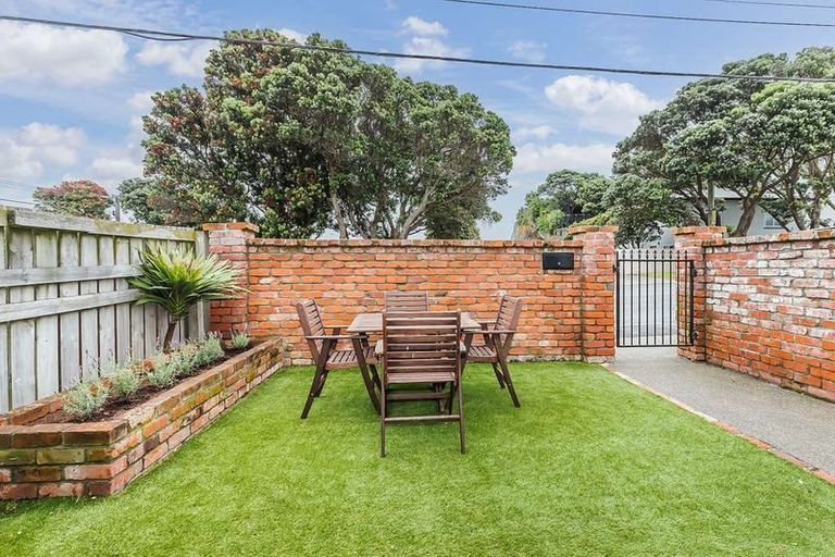 Photo of property in 56 Maupuia Road, Maupuia, Wellington, 6022