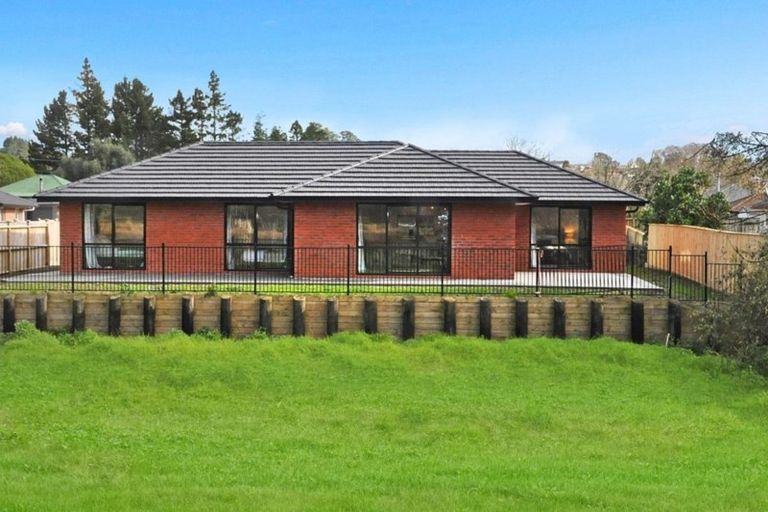 Photo of property in 11 Riverboat Lane, Helensville, 0800