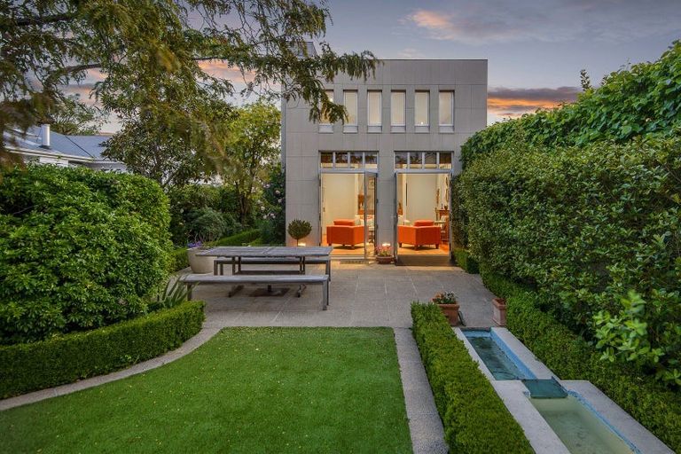 Photo of property in 33 Wroxton Terrace, Merivale, Christchurch, 8014