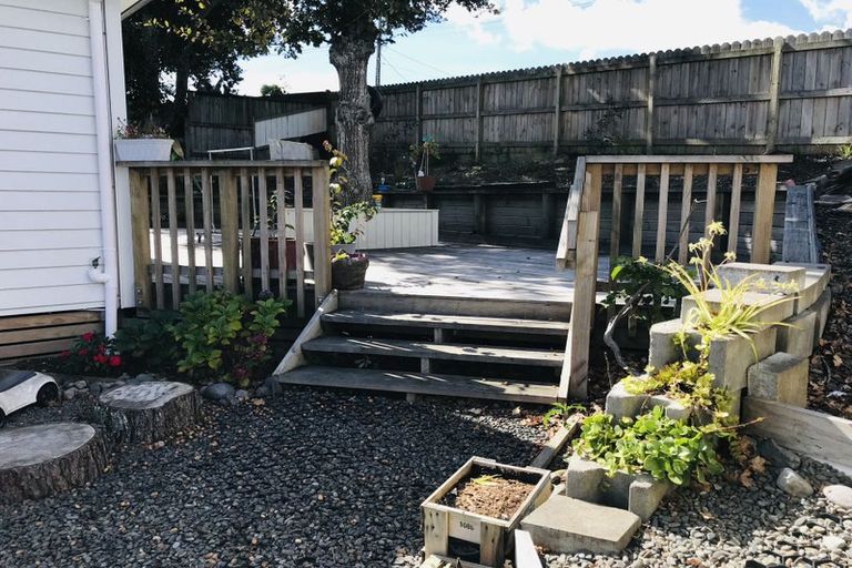 Photo of property in 1 Bangla Place, Massey, Auckland, 0614