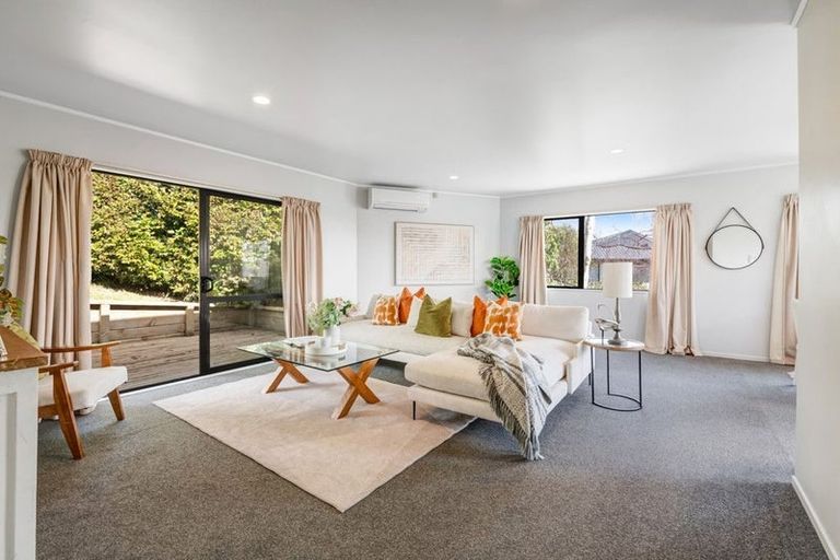 Photo of property in 11 Felicity Place, Unsworth Heights, Auckland, 0632