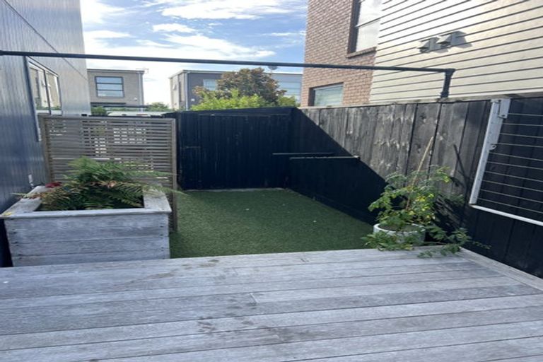 Photo of property in 18 Rangihina Road, Hobsonville, Auckland, 0616