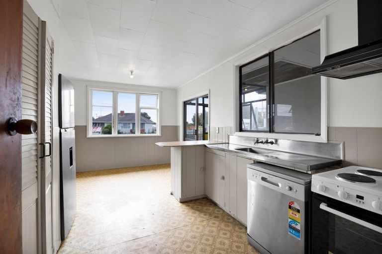 Photo of property in 85 Collins Street, Hawera, 4610