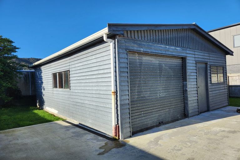 Photo of property in 4 Durham Crescent, Fairfield, Lower Hutt, 5011