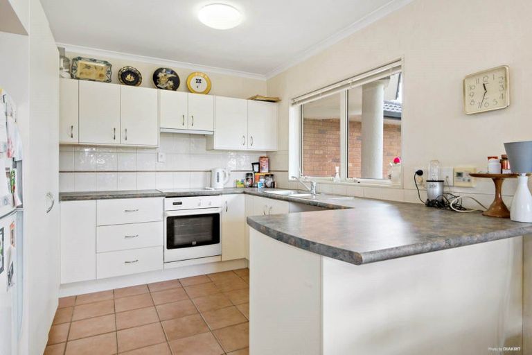 Photo of property in 27 Emmerdale Avenue, Papakura, 2110