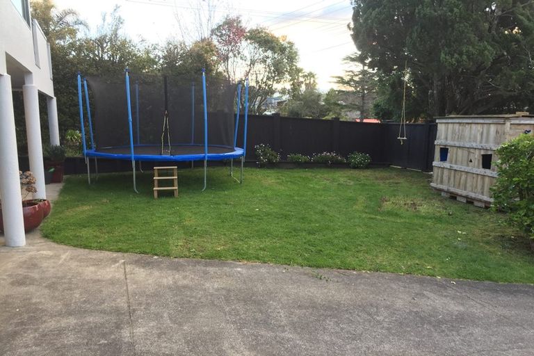 Photo of property in 91a Colwill Road, Massey, Auckland, 0614